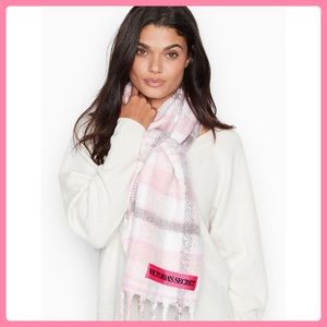 🌸 SALE New Victoria’s Secret Plush Plaid Scarf